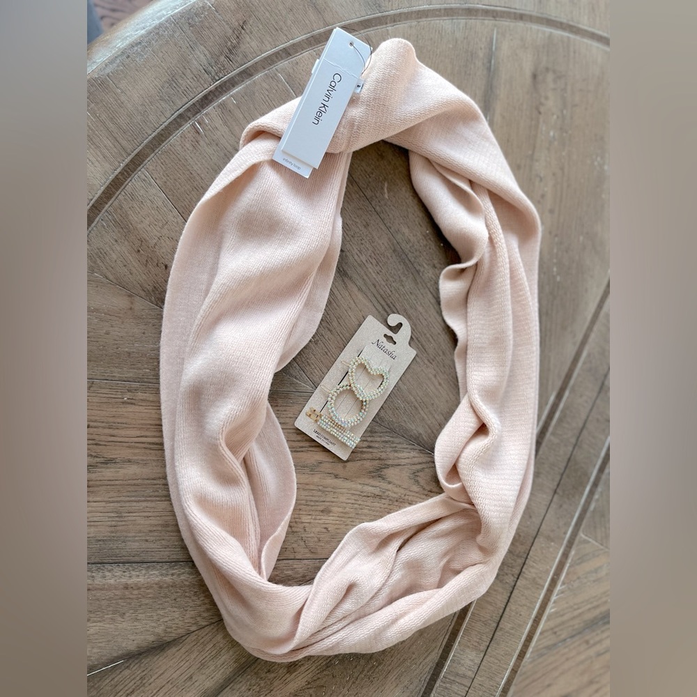 NWT Calvin Klien Gift Bundle Mothers Day Infinity Scarf and Hair Accessories